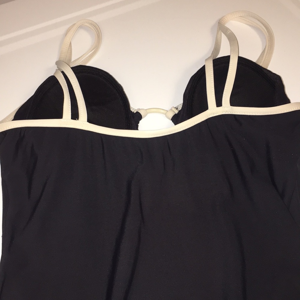 Black & white swimsuit - Picture 4 of 8